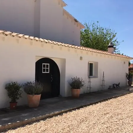 Court House فيلة Trebeluger